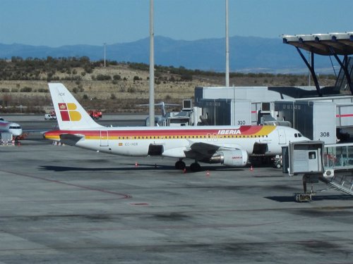 Iberia cancela de nuevo otros 10 vuelos con origen o destino en Galicia hoy lunes