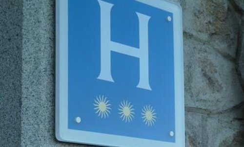 Los viajeros alojados en los hoteles gallegos disminuyeron un 1,9% en marzo