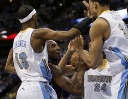 Denver recorta distancias ante unos Lakers ausentes