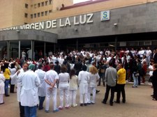 Unas 400 personas se concentran en Cuenca contra los recortes