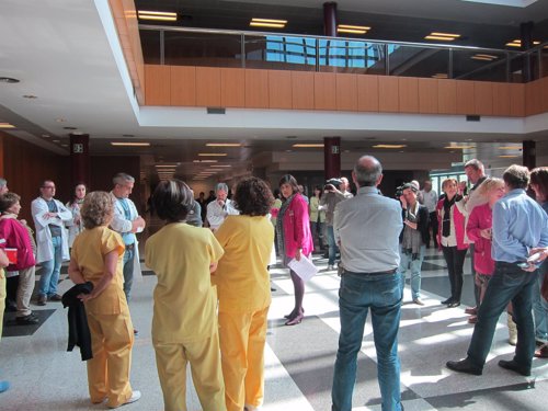 Cientos de profesionales sanitarios se concentran en los hospitales gallegos