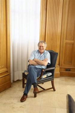 Ian Gibson, Premio Fernando Lara de Novela por 'La berlina de Prim'