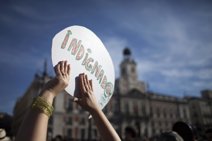 Cientos de 'indignados' trasladan sus protestas a la Bolsa y el Congreso