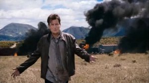 Charlie Sheen hace descarrilar un tren en el nuevo Trailer de ‘Anger Management’