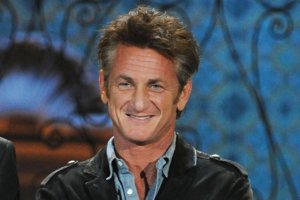 Giorgio Armani y Sean Penn unen sus fuerzas