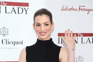Anne Hathaway, más delgada que nunca, en las playas de Miami