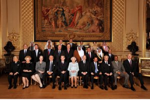 Representantes de 26 monarquías almuerzan con Isabel II para celebrar sus 60 años en el trono