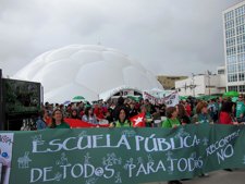 Los Manifestantes En Defensa De La Escuela P�blica Al Comienzo Del Recorrido