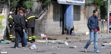 Foto: El Govern confirma una morta a l'atemptat amb bomba en un institut de Brindisi (ANSA ANSA / REUTERS)