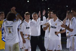 El Real Madrid renueva a José Mourinho hasta 2016