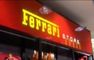 Alonso y Gené inauguran dos tiendas de Ferrari en Madrid