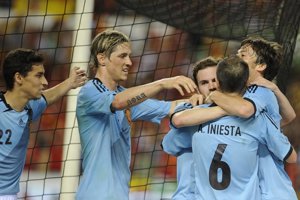 Iniesta y Silva salvan a una España sin estrella