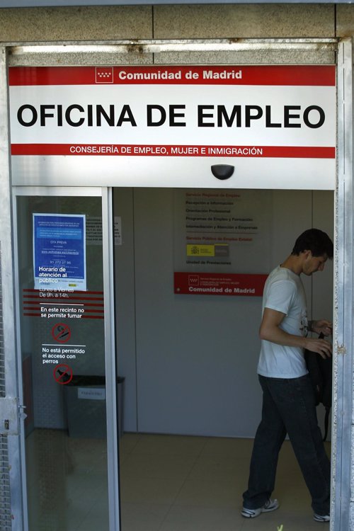 El paro baja en mayo en 30.113 personas y encadena dos meses de descensos