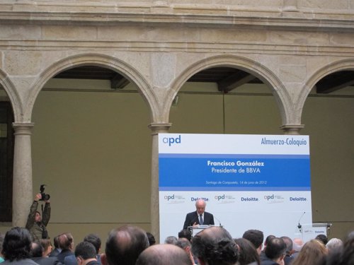 El presidente del BBVA: "tendrán que desaparecer las entidades no viables"