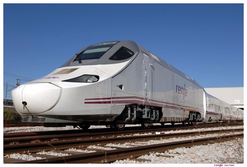 Renfe pone en marcha los trenes híbridos entre Galicia y Madrid