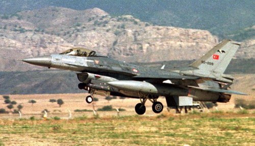 La aviación turca bombardea posiciones en el norte de Irak La aviación turca bombardea posiciones en el norte de Irak