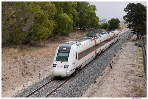 Fomento estudia suprimir o sustituir por autobuses trenes regionales con pocos viajeros