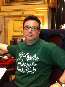 Joan Josep Nuet, Con La Camiseta Verde De La Escela Pública