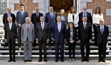 El Rey se reúne con Rajoy y sus ministros en Zarzuela