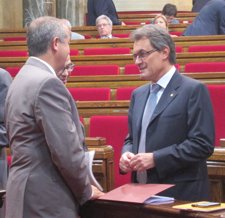 El Conseller F.Puig Y El Presidente A.Mas, En El Parlament