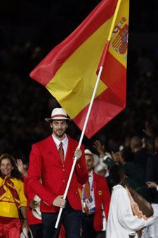 Pau Gasol, con la bandera española