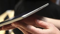 Foto: Apple diseña sus productos alrededor de la mesa de la cocina (REUTERS)