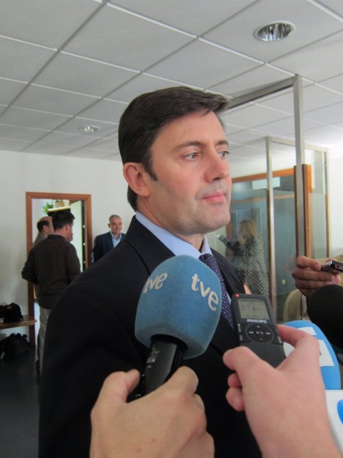 Juárez cree que la ciudadanía "no es tan ingenua" como para ver "una maniobra política" en el recorte de diputados