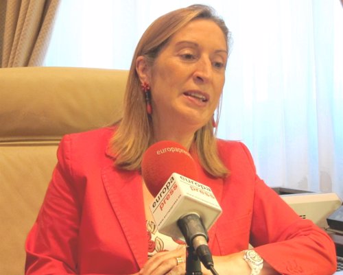 Ana Pastor ratifica su compromiso con la llegada del AVE a Galicia