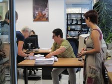 Vecinos de La Fortuna presentan 7.000 firmas en la Asamblea contra el cierre de Urgencias del centro de salud