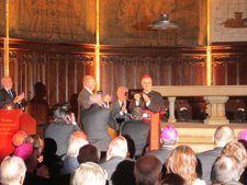 El Rey J.Carlos entrega el Premio Conde de Barcelona al cardenal T.Bertone