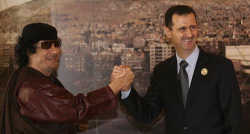 Syria's Bashar al-Assad junto al fallecido Muammar Gaddafi height=268