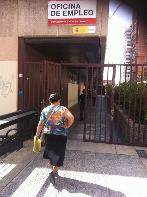 El paro cae en 11.900 personas en el tercer trimestre, hasta las 264.000