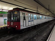 Estación De Fontana -- Línea 3 Del Metro De Barcelona