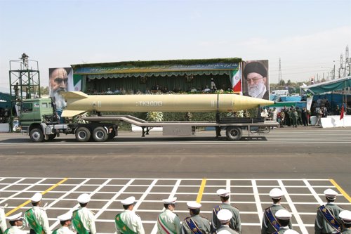 Misil de largo alcance iraní durante un desfile en Teherán
