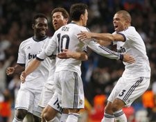 Ozil celebra el segundo gol del Real Madrid