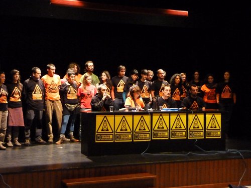 Rueda de prensa de la Asamblea contra el Fracking en Colindres
