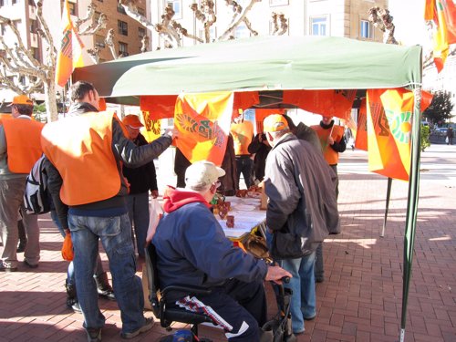 Imagen de la carpa informativa de UPA-UGT en El Espolón