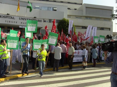 Protestas De Manifestantes Contras Los Recortes En Sanidad Del Gobierno Central