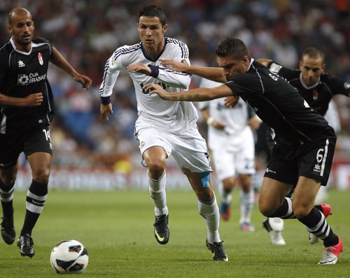 Real Madrid - Granada, Cristiano Ronaldo contra Siqueira y Mikel Rico