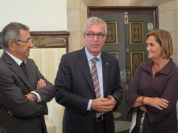 Foto: Ballesteros explica al alcalde de Tánger el modelo de Tarragona 2017 (EUROPA PRESS)