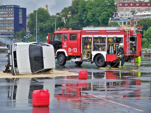 Bomberos en un simulacro de accidente