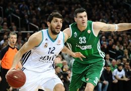 Mirotic en el duelo ante el Zalgiris