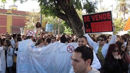 6.200 médicos exigen a González que retire la externalización en Madrid