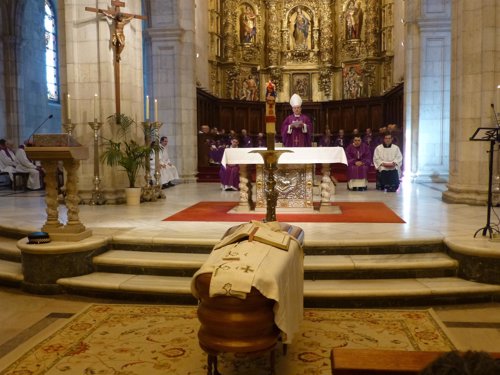 La catedral de Santander acoge el funeral de González Echegaray La catedral de Santander acoge el funeral de González Echegaray