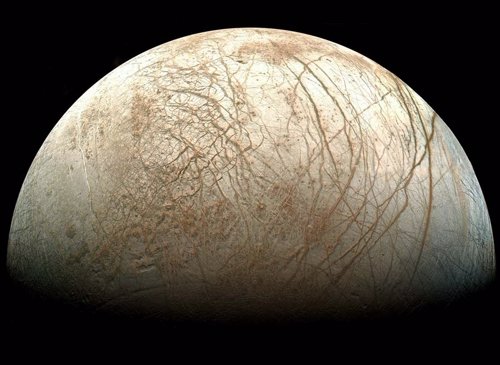 La luna Europa muestra formaciones de hielo presentes... La luna Europa muestra formaciones de hielo presentes...