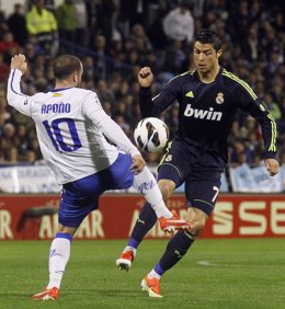 Ronaldo y Apoño en el duelo entre el Zaragoza y el Real Madrid