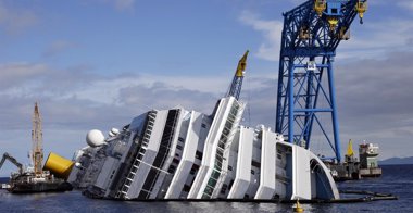 Foto: Costa Cruceros pagará un millón de euros por el naufragio del 'Concordia' (MAX ROSSI / REUTERS)