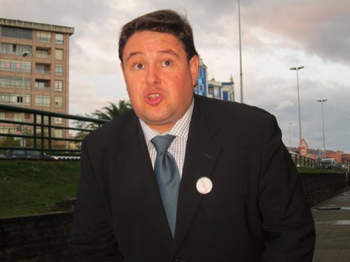 El portavoz de los pequeños accionistas del Racing, Bernardo Colsa