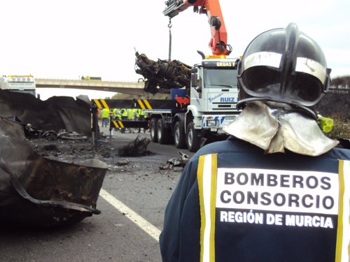 Intervenci�n en el accidente de gas natural licuado en Zarzalico (Lorca)