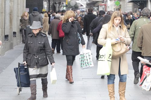 Gente comprando